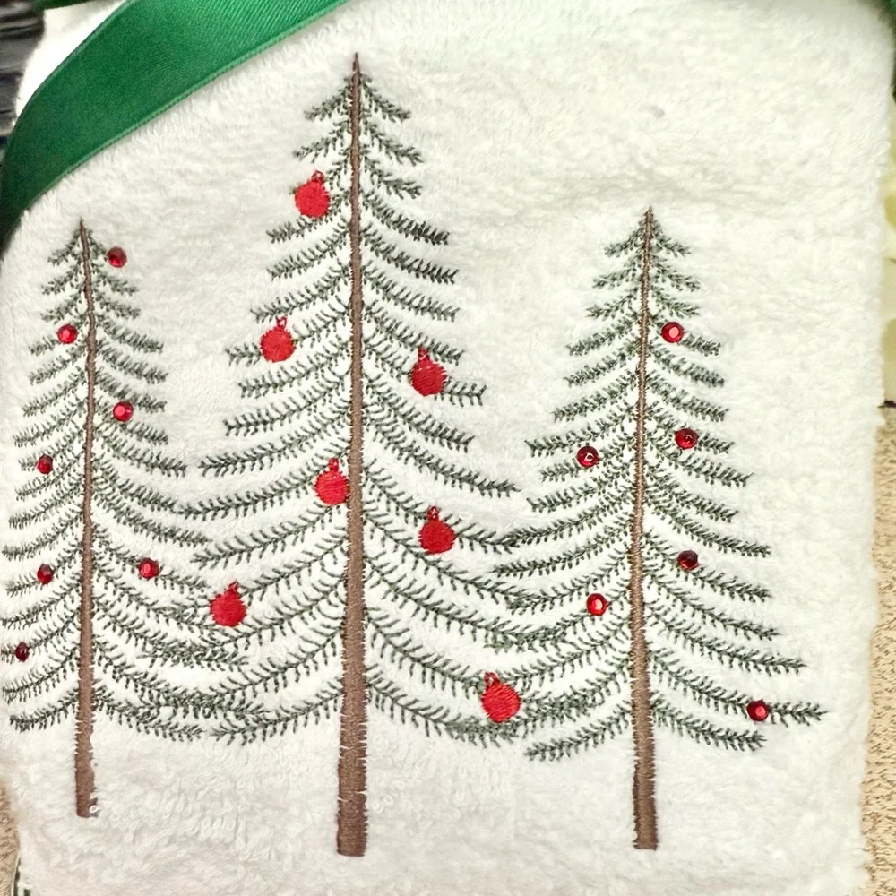 NWT Set of 2 Jeweled Christmas Trees Turkish Bathroom Hand Towels